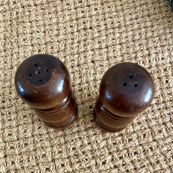 VINTAGE GERMAN WOOD MINI SALT & PEPPER SHAKER SET - Picture 2 of 8